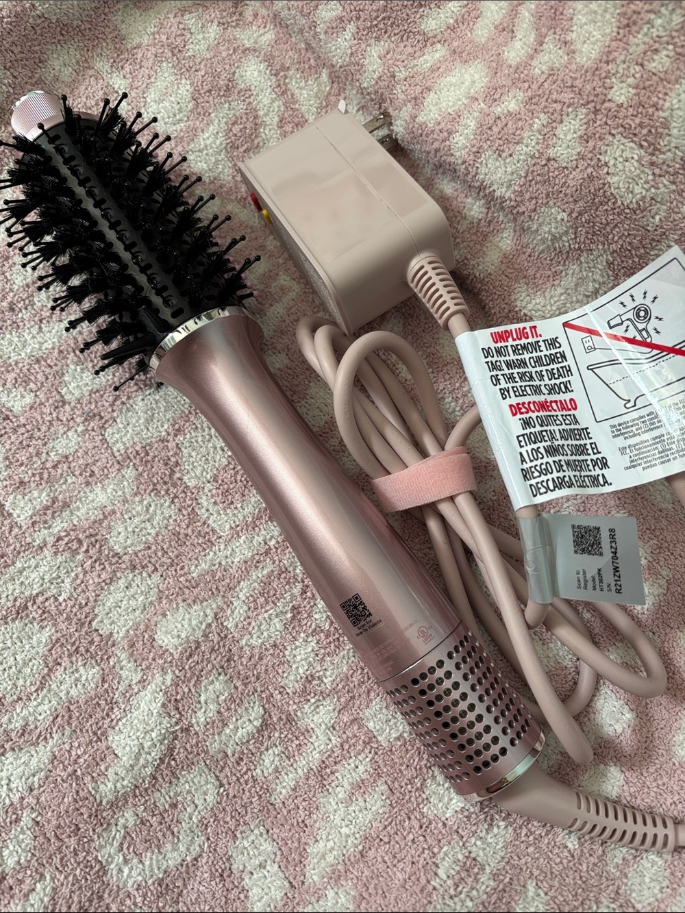 Shark glossi Pink 2-in-1 Hot Air Brush - Sleek Styling Blowout Brush
